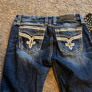 Rock Revival  sz 31  Embroidered Pockets lots of bling rare find 💕